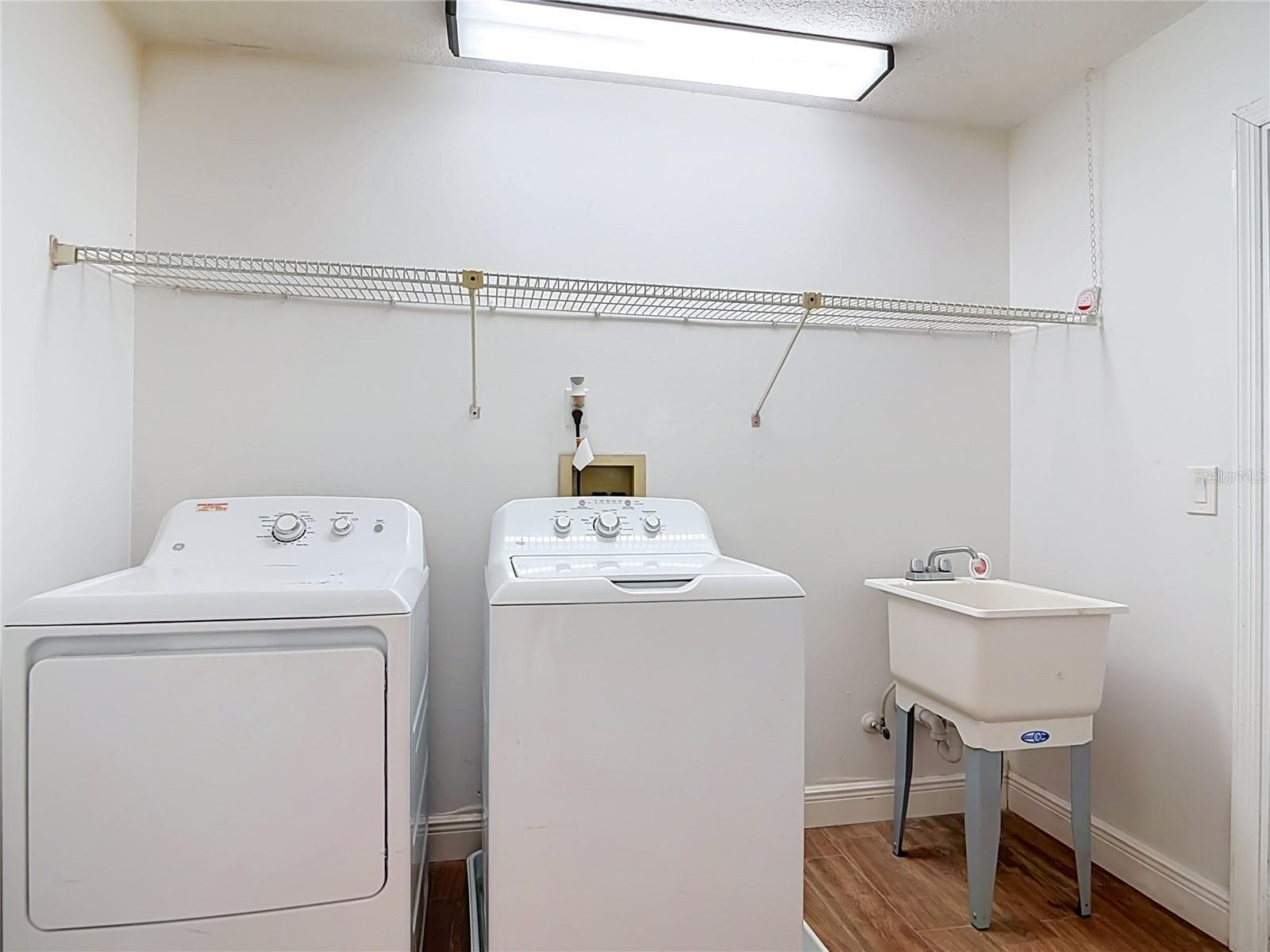 Laundry Room (inside) - 510 BROKENSHIRE DR, DEBARY