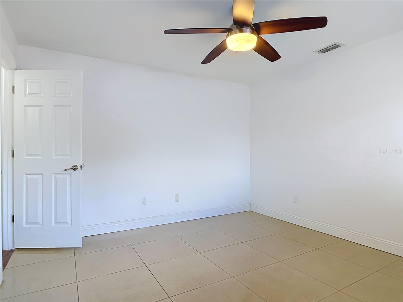 Guest Room 2 - 510 BROKENSHIRE DR, DEBARY