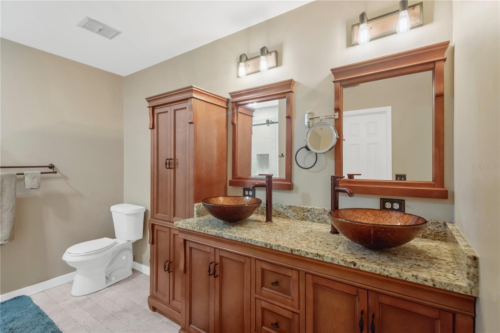 Primary ensuite - 16407 W COURSE DR, TAMPA