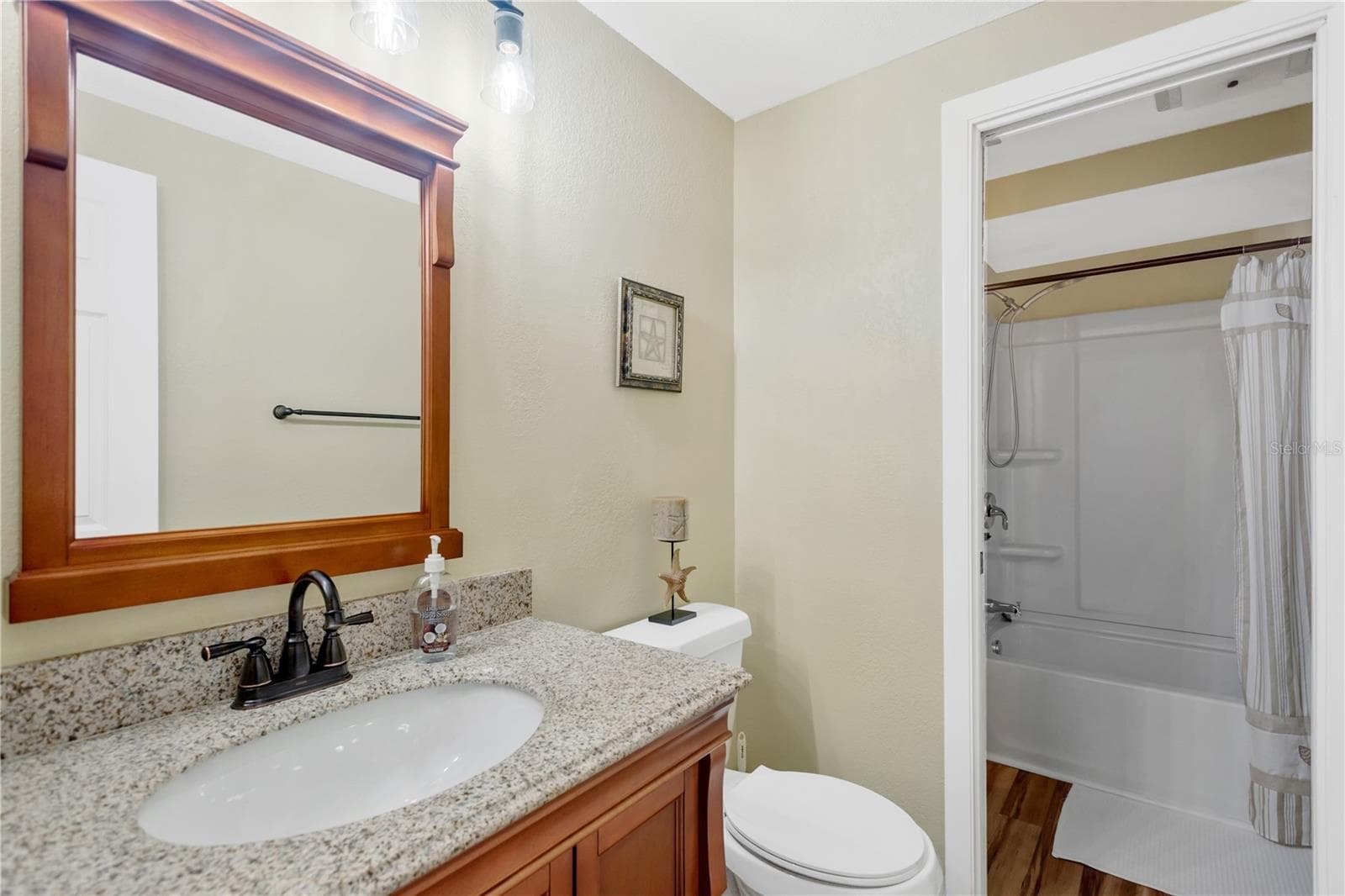 Jack n Jill guest bathroom - 16407 W COURSE DR, TAMPA