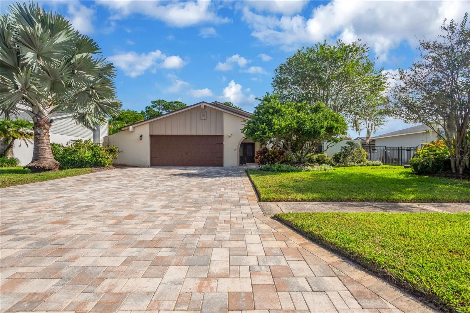 Brick paver driveway - 16407 W COURSE DR, TAMPA
