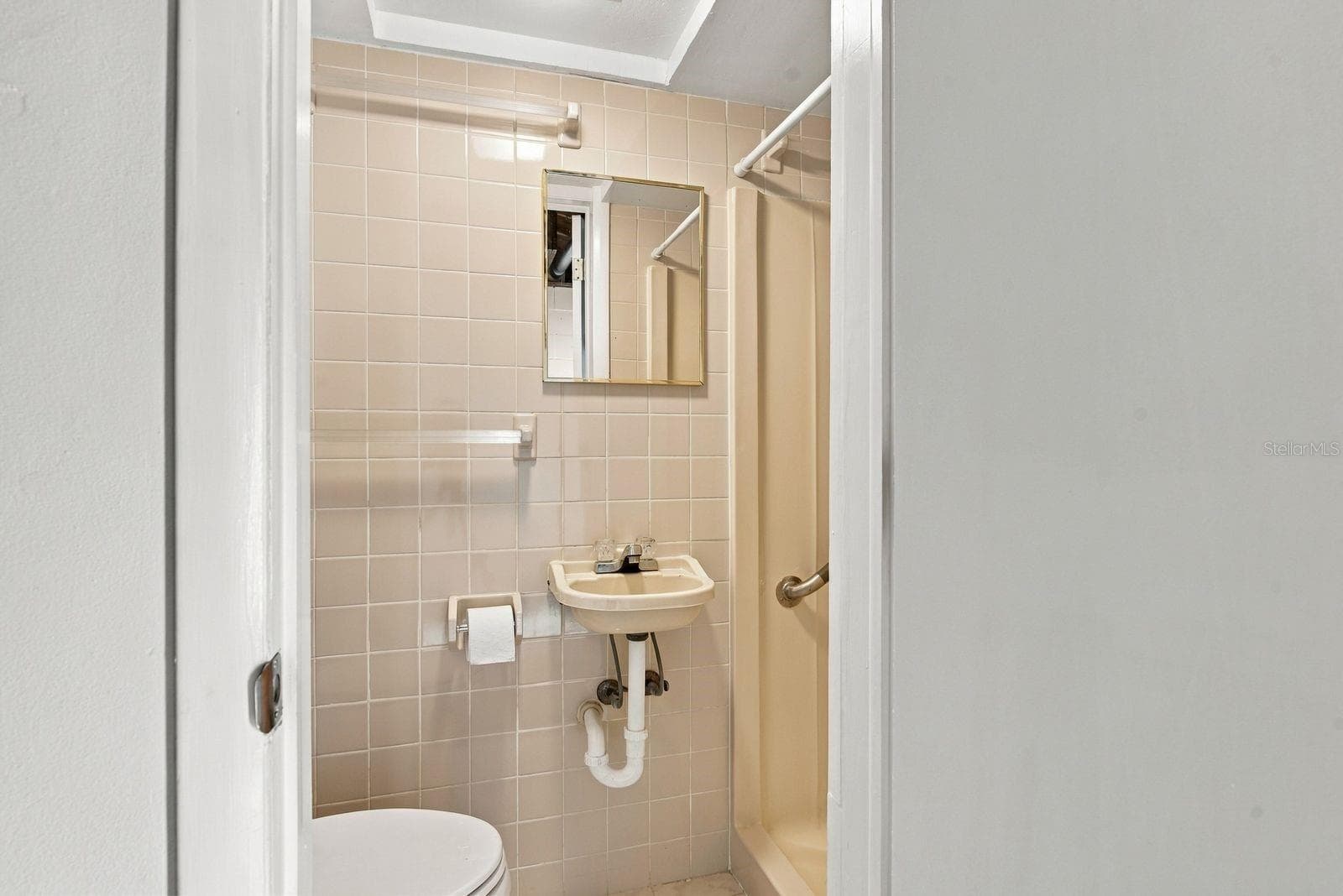 2nd Full bath in garage - 3606 LATIMER ST, NEW PORT RICHEY