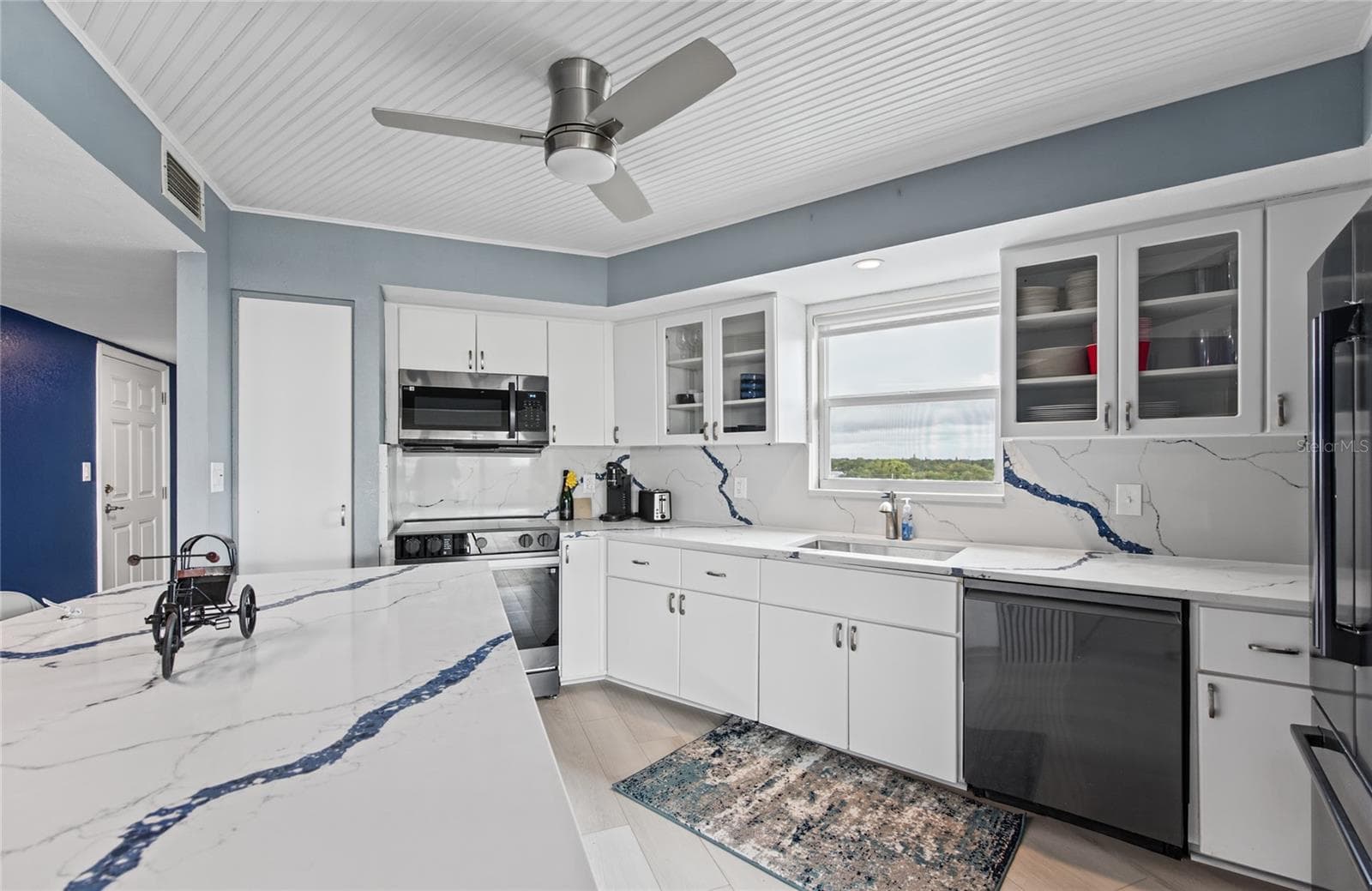 Condominium at 700 BEACH DR NE #701, ST PETERSBURG, photo 13 of 57