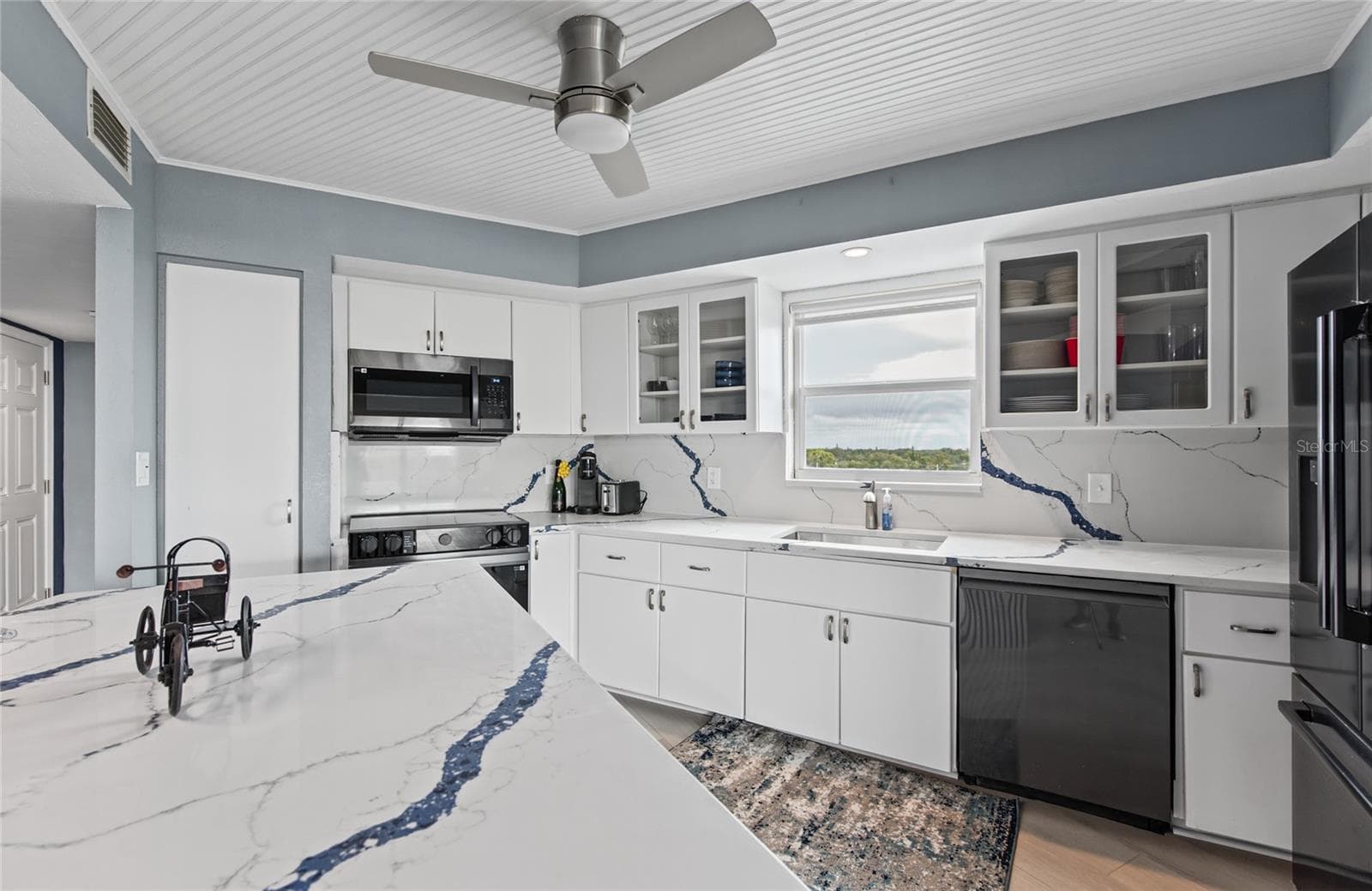 Condominium at 700 BEACH DR NE #701, ST PETERSBURG, photo 14 of 57
