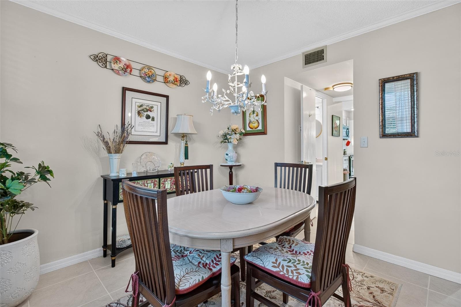 Dining room or convertible space for second bedroom with bath and closet in place. - 5095 BAY ST NE #104, ST PETERSBURG