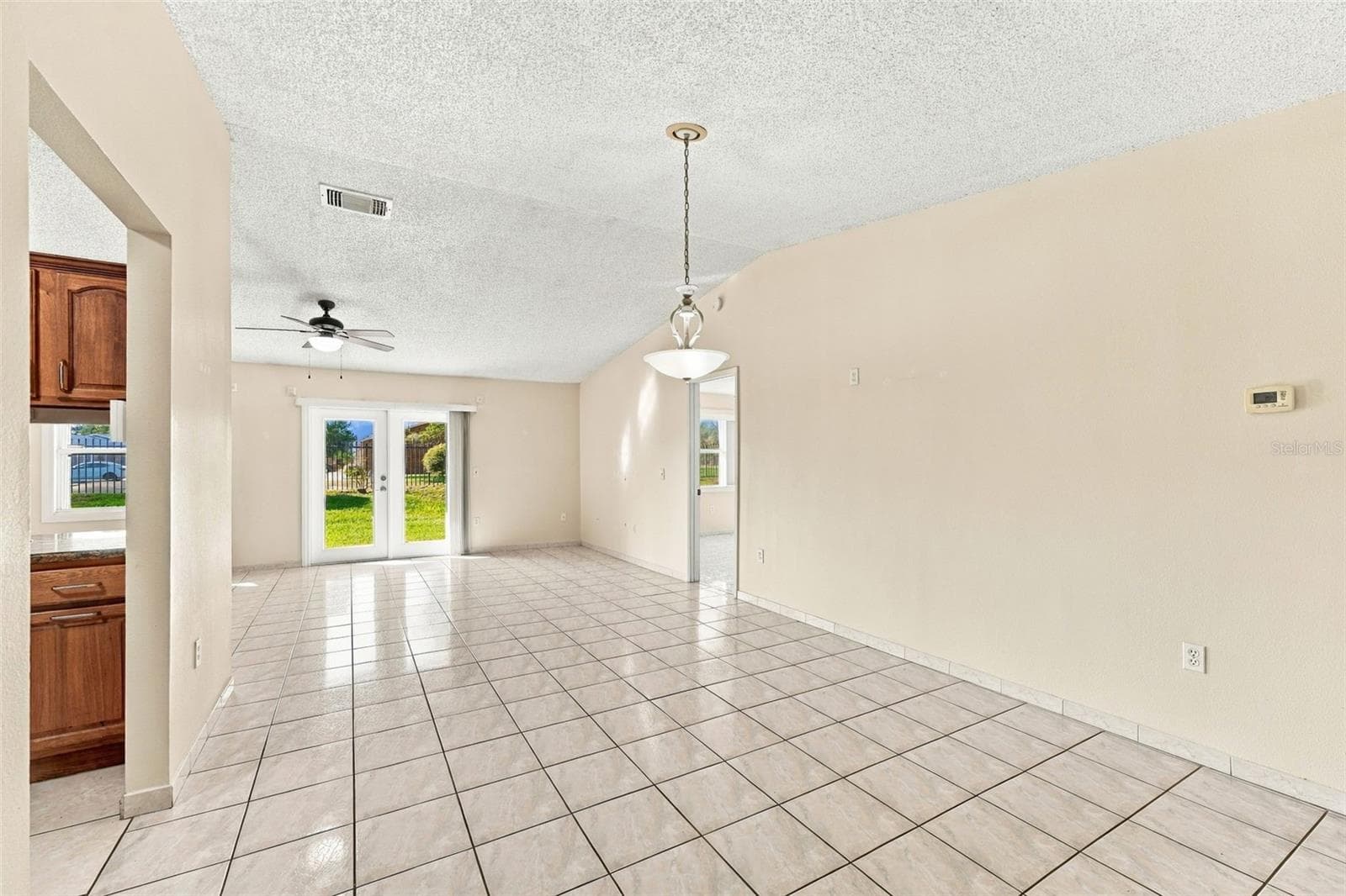 Townhouse at 5800 SAGUNTO ST, ORLANDO, photo 9 of 37