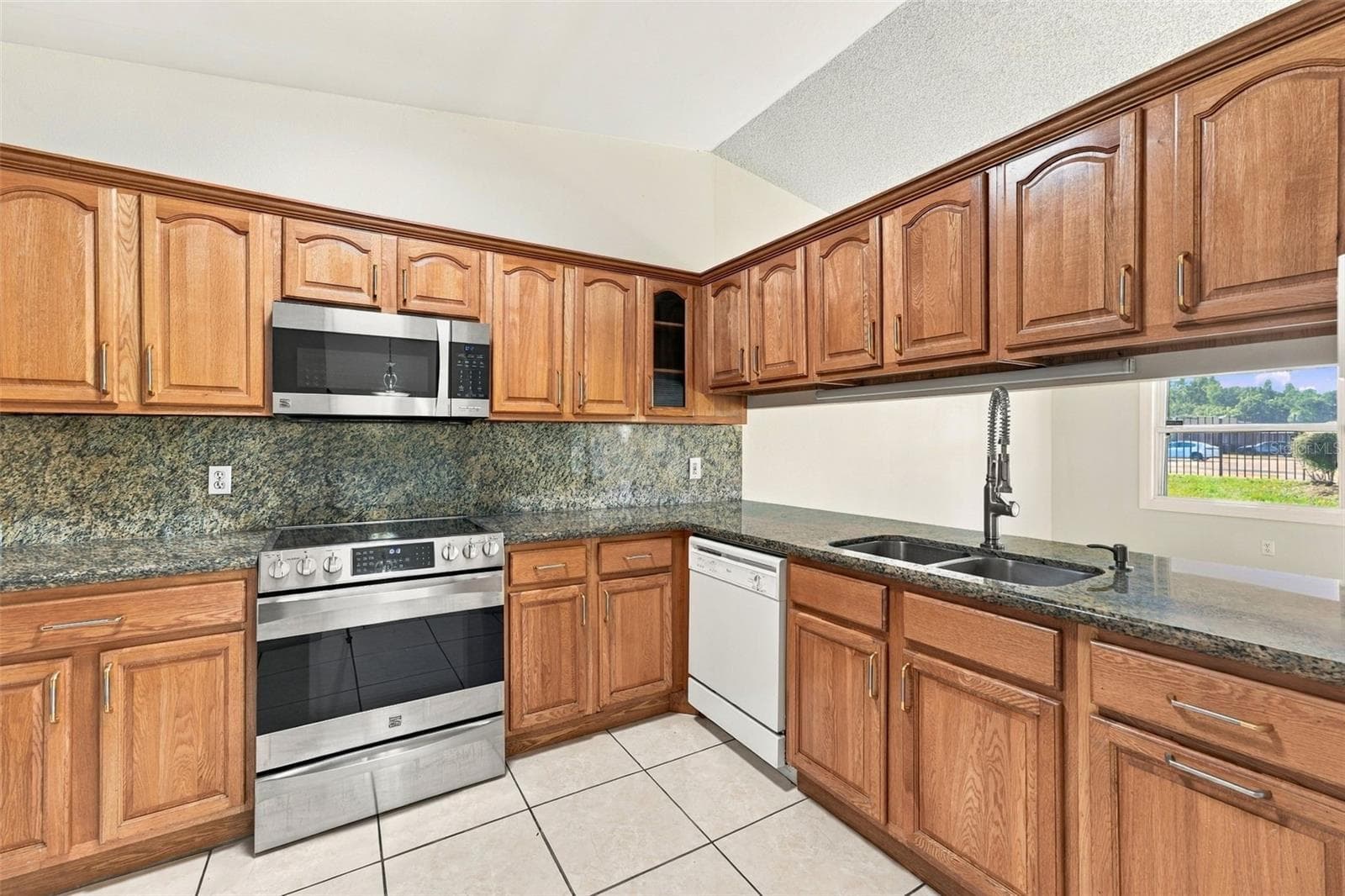 Townhouse at 5800 SAGUNTO ST, ORLANDO, photo 17 of 37
