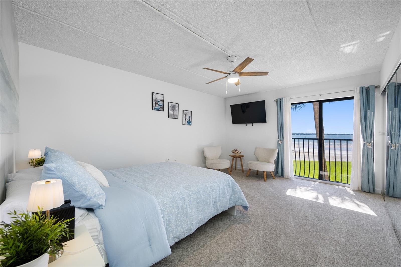 Master Bedroom with views - 865 S GULFVIEW BLVD #202, CLEARWATER