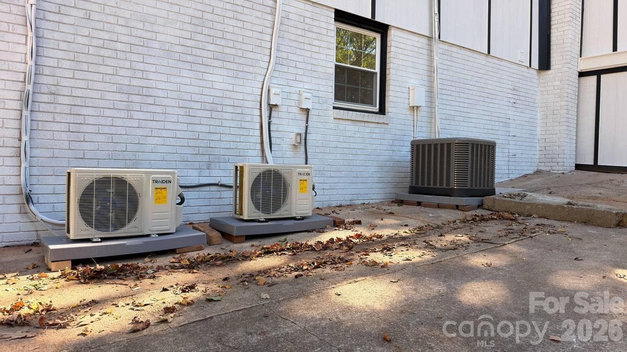 Single Family Residence at 169 8th Avenue SW, Conover, photo 6 of 30