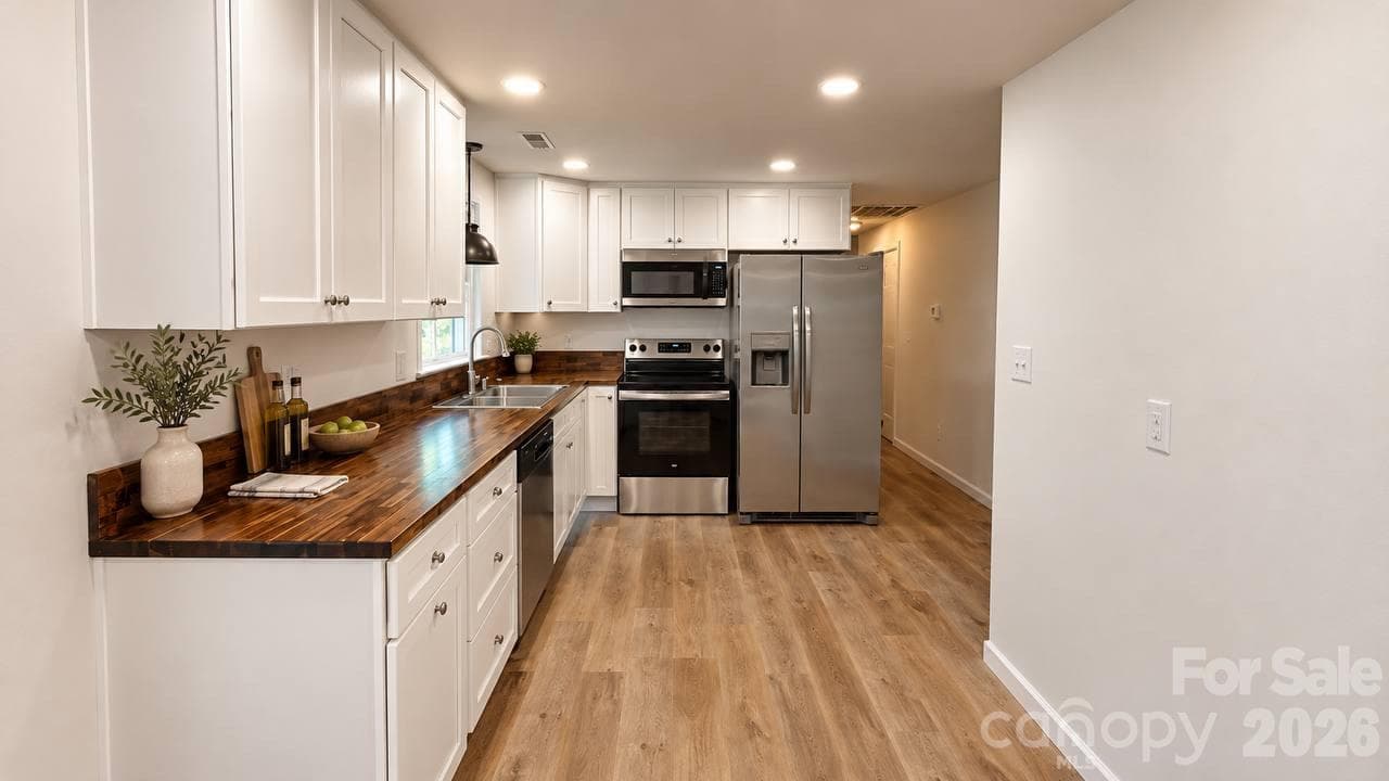 Main kitchen - 169 8th Avenue SW, Conover