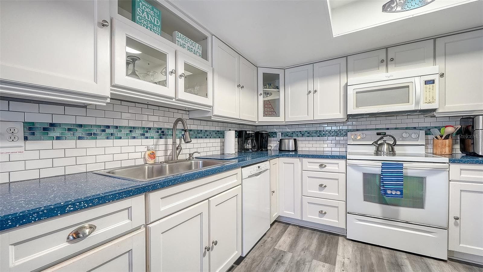 Unit A, Kitchen. - 2514 AVENUE B, BRADENTON BEACH