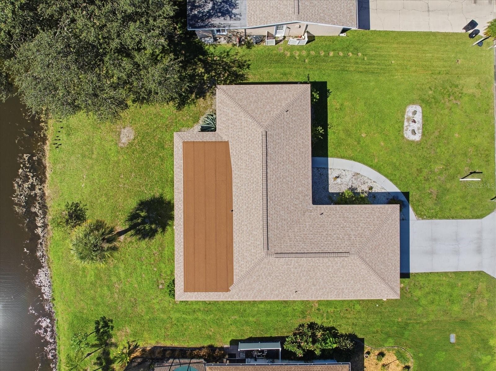 Single Family Residence at 832 S GONDOLA DR, VENICE, photo 4 of 47