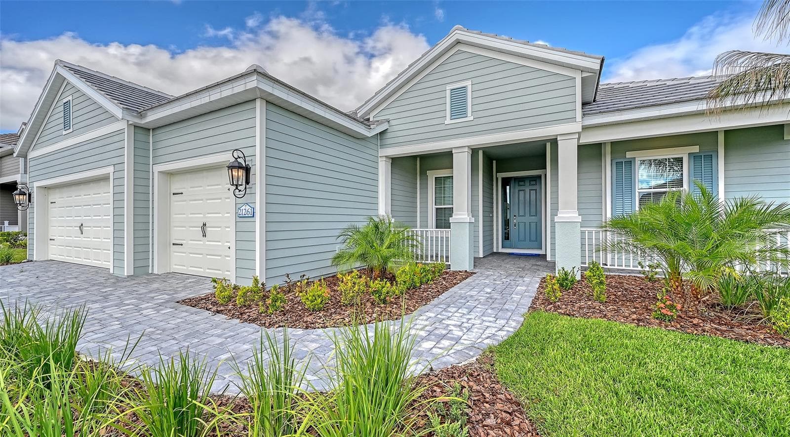Single Family Residence at 21261 HOLMES CIR, VENICE, photo 2 of 38