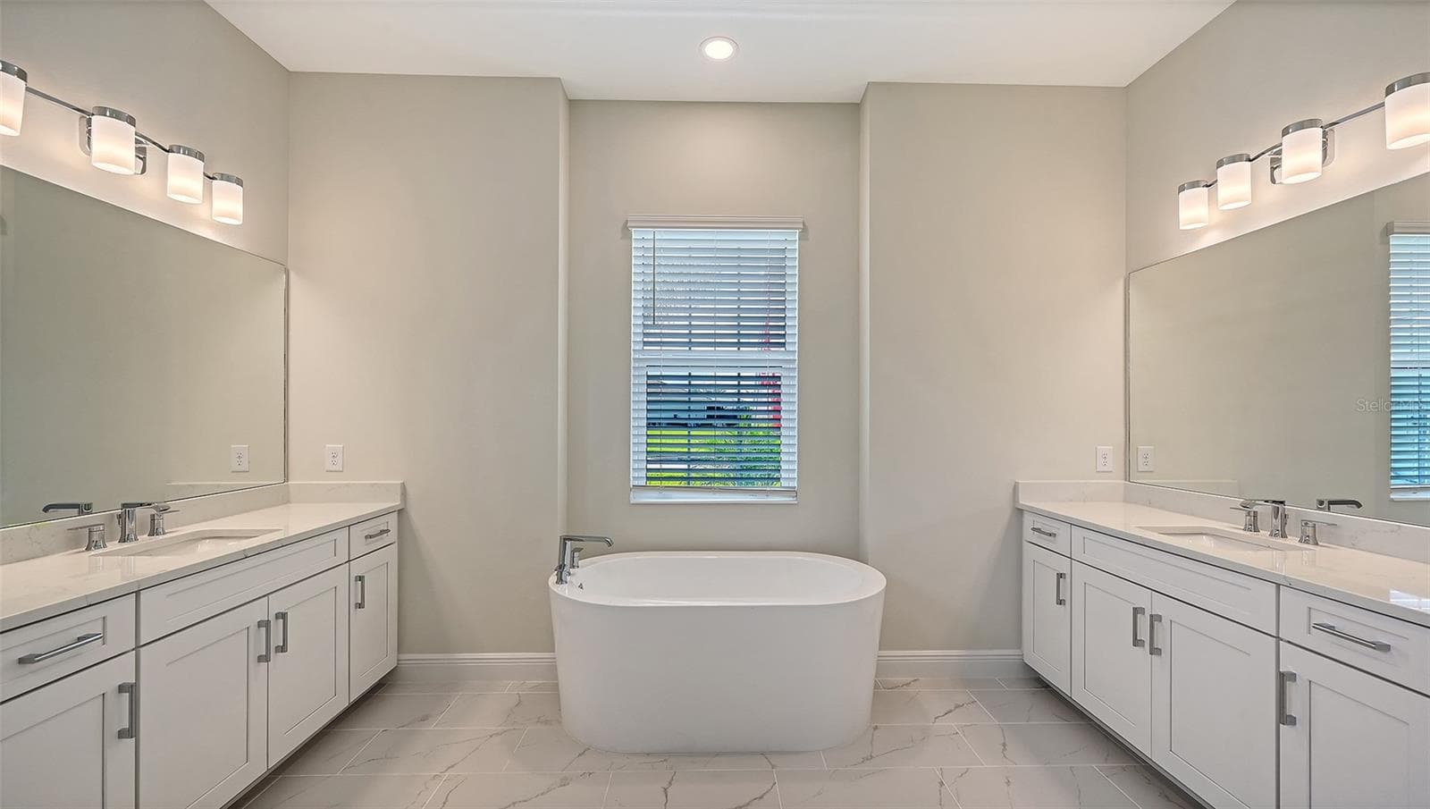 Single Family Residence at 21261 HOLMES CIR, VENICE, photo 6 of 38