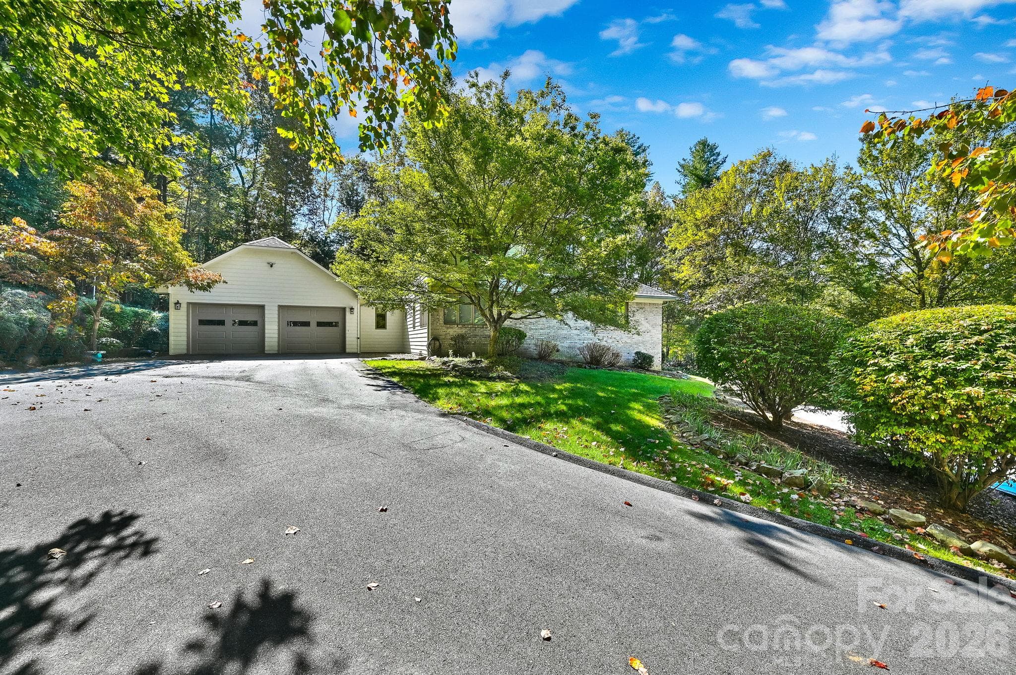 Single Family Residence at 52 Oak Gate Drive, Hendersonville, photo 28 of 42
