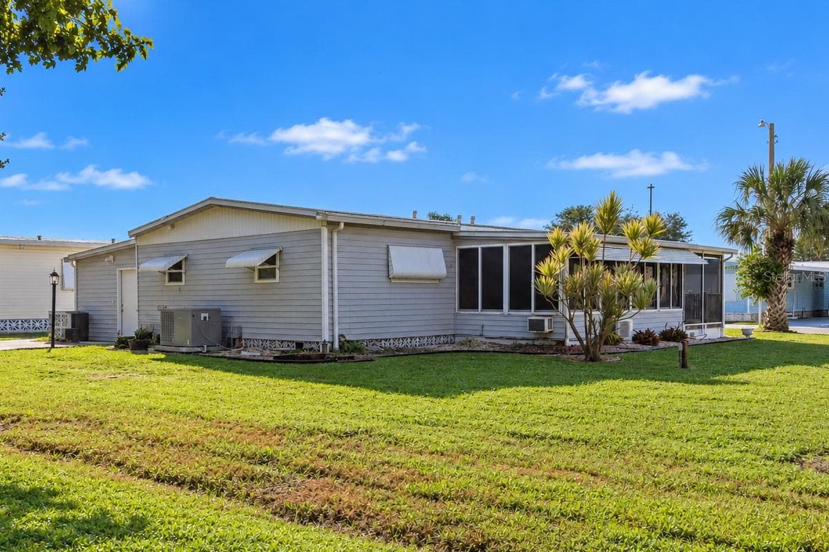 Back yard view - 808 53RD AVE E #110, BRADENTON