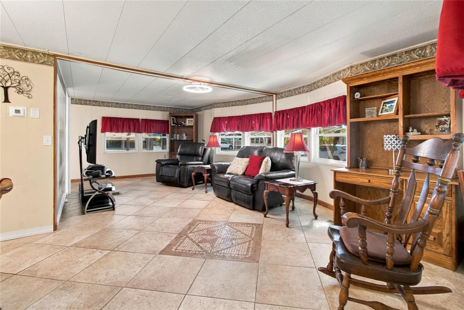 View into Living Area - furnished - 808 53RD AVE E #110, BRADENTON