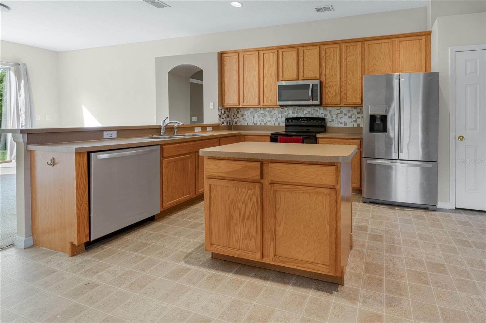 Spacious kitchen with island off family room - 3626 BENSON PARK BLVD, ORLANDO