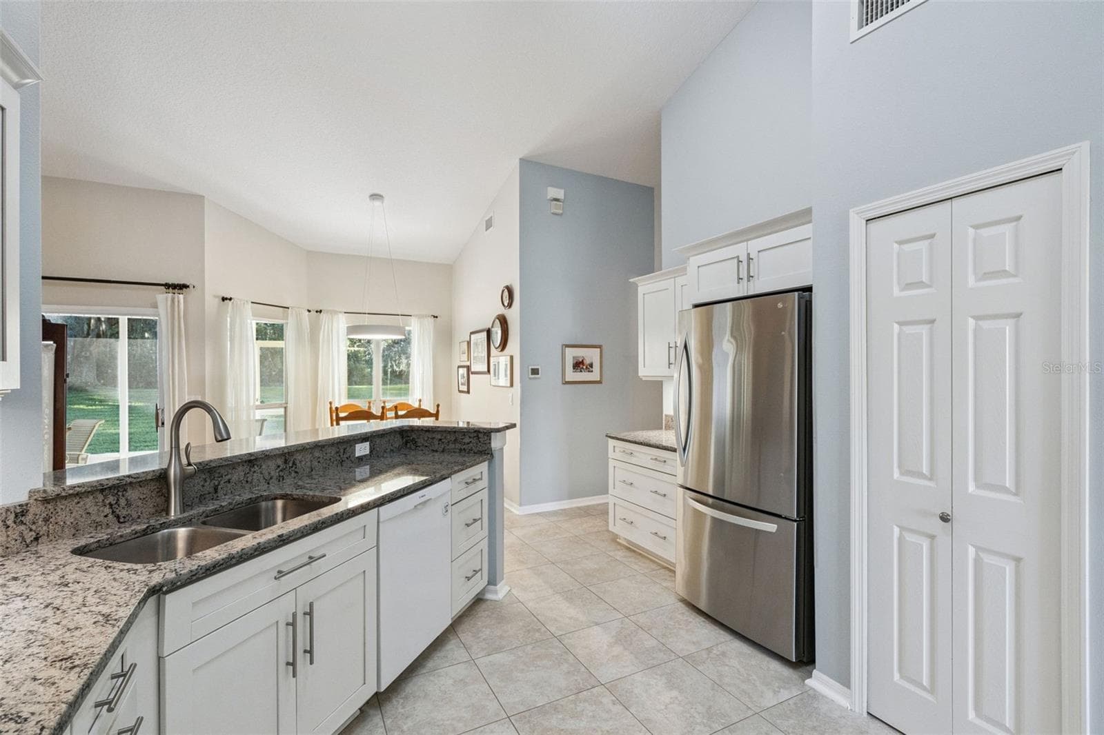 Single Family Residence at 13624 BLUEWATER CIR, ORLANDO, photo 3 of 50