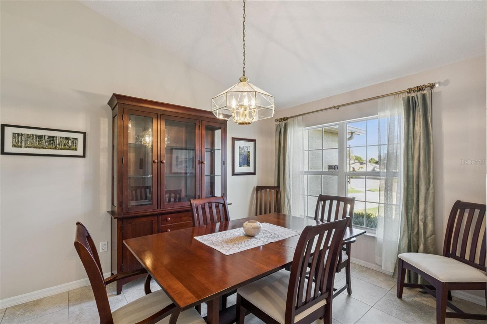 Single Family Residence at 13624 BLUEWATER CIR, ORLANDO, photo 7 of 50