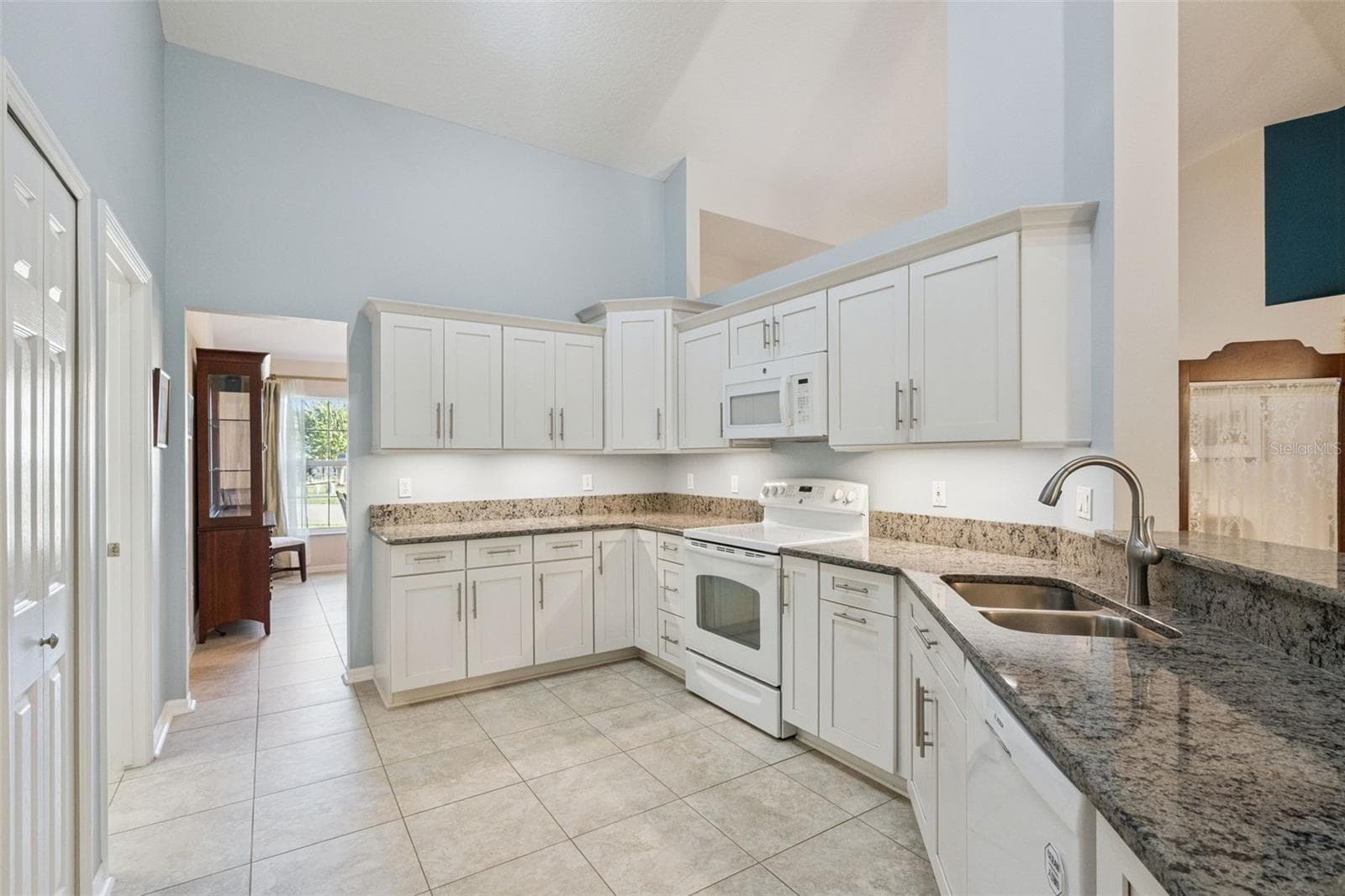 Kitchen - 13624 BLUEWATER CIR, ORLANDO