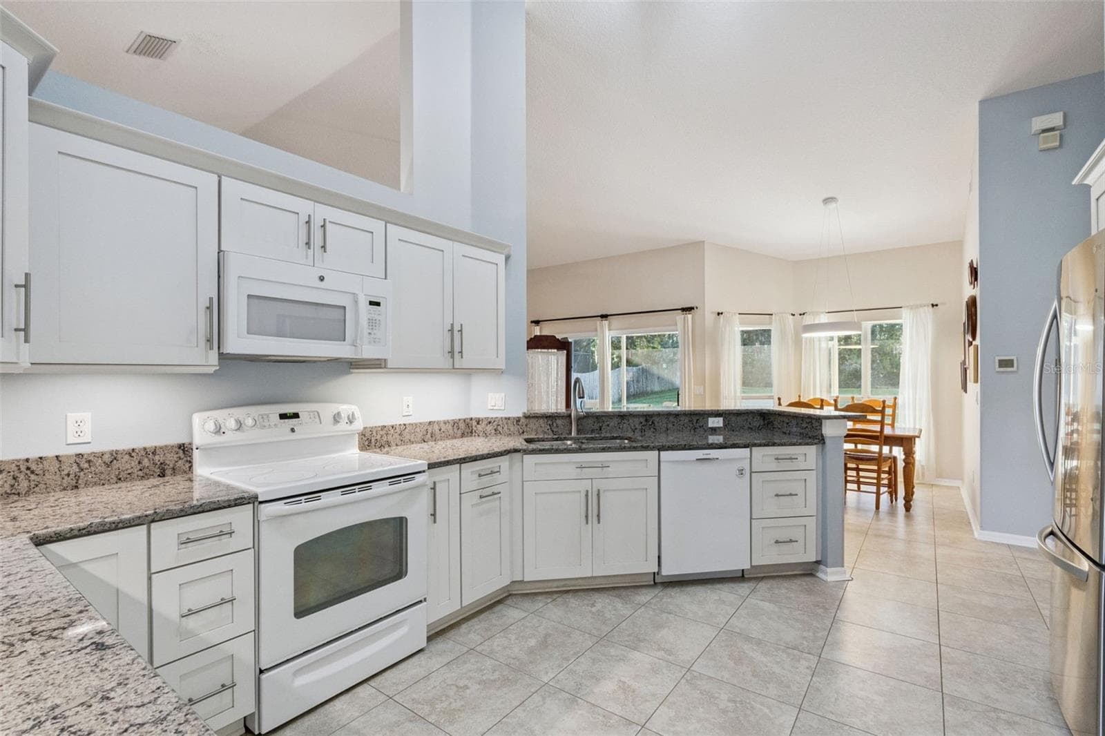 Single Family Residence at 13624 BLUEWATER CIR, ORLANDO, photo 10 of 50