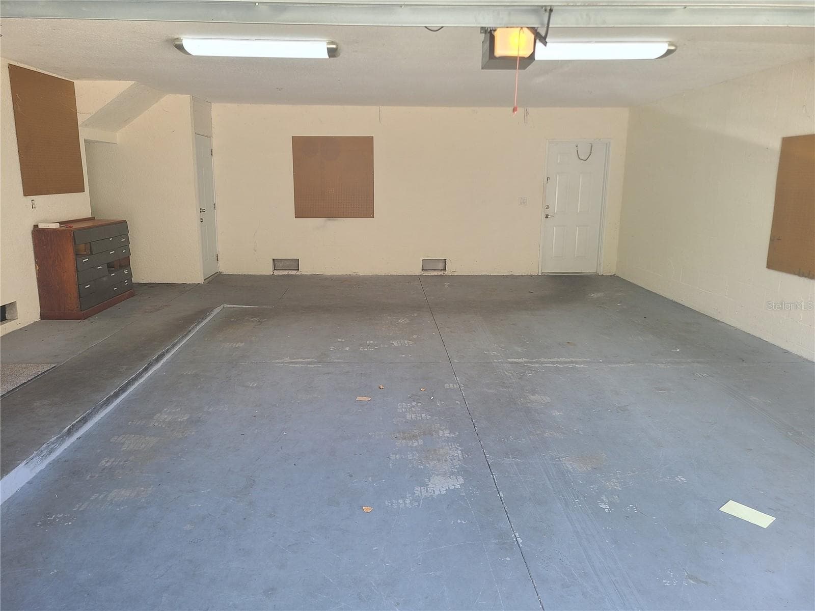 2 Car Garage with storage - 6517 SAND SHORE LN, NEW PORT RICHEY