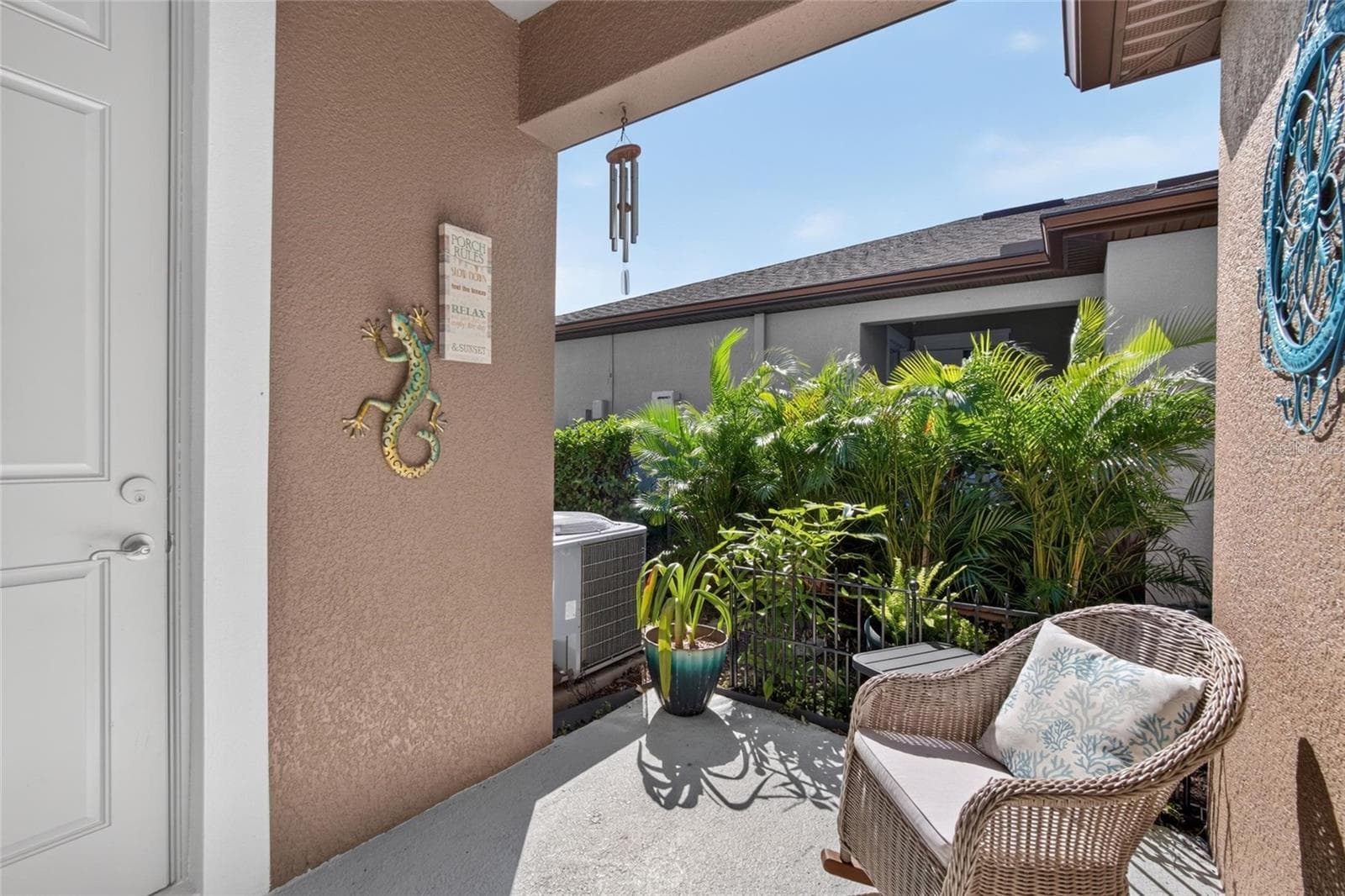 Breezeway to Garage - 5604 BALCONY BRIDGE PL, LITHIA