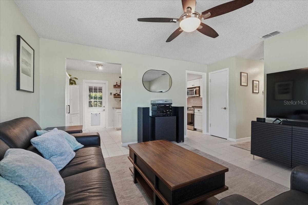 Living room - 4801 WESTON RD, BARTOW