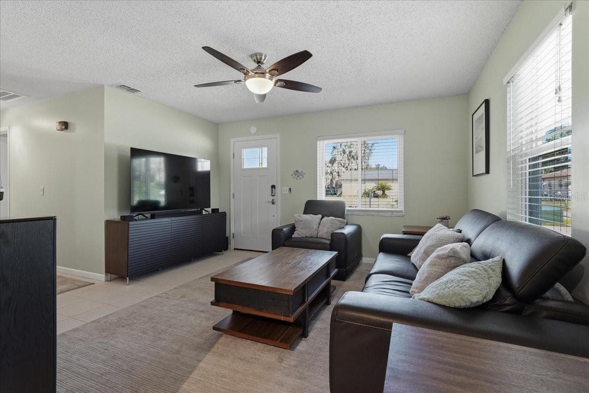 Living room - 4801 WESTON RD, BARTOW