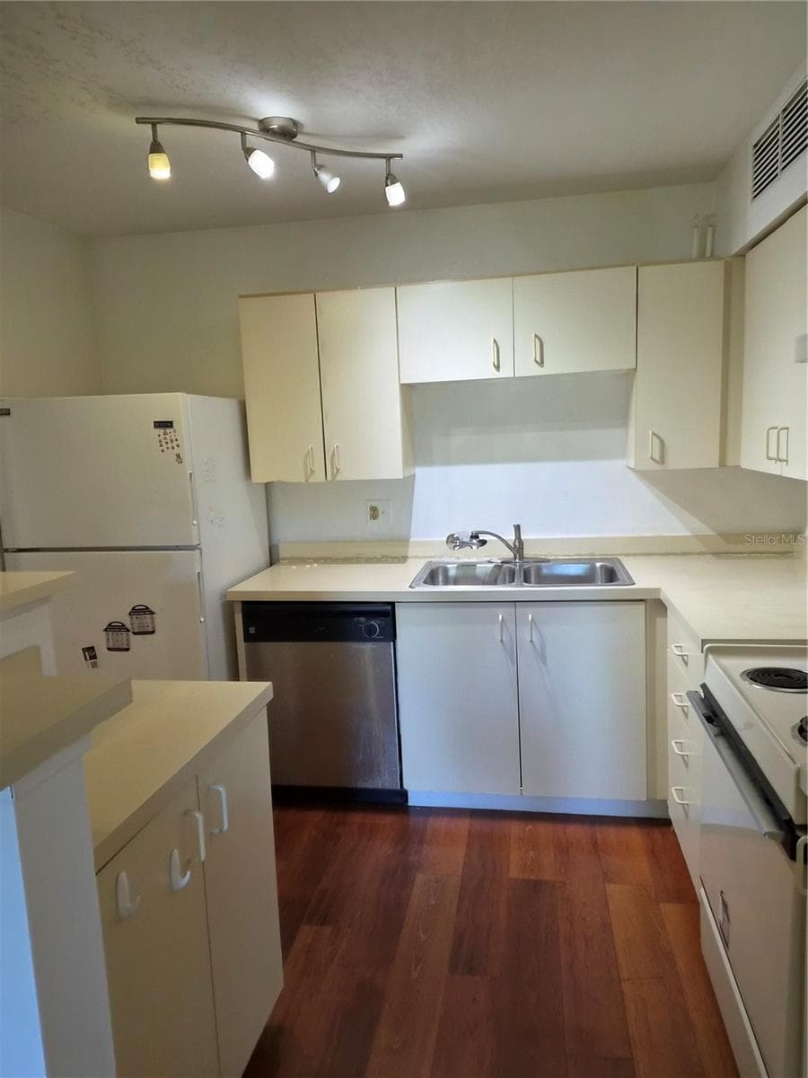Condominium at 465 FORESTWAY CIR #207, ALTAMONTE SPRINGS, photo 6 of 17