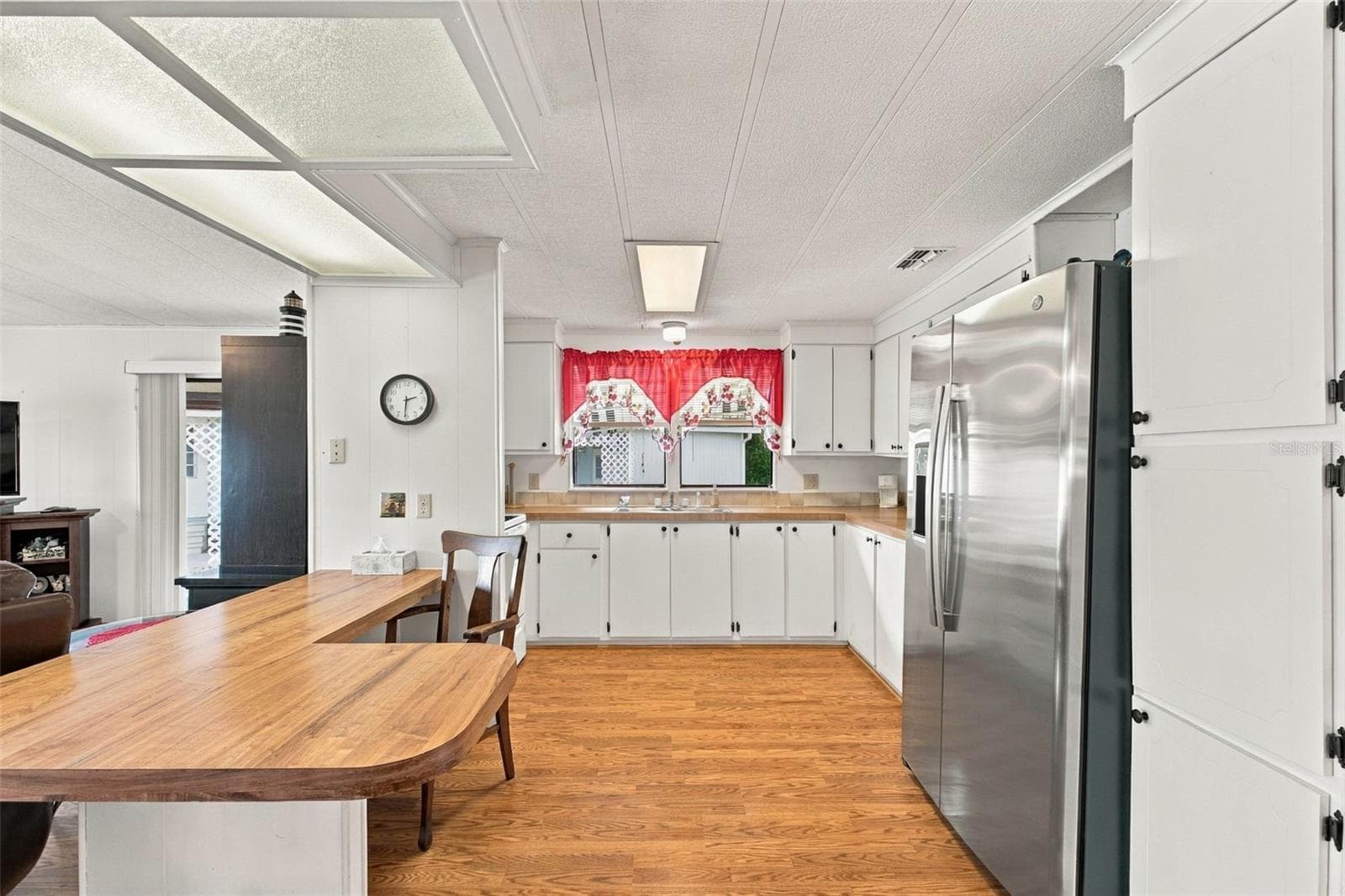 Manufactured Home at 39353 SYCAMORE LN, ZEPHYRHILLS, photo 13 of 32