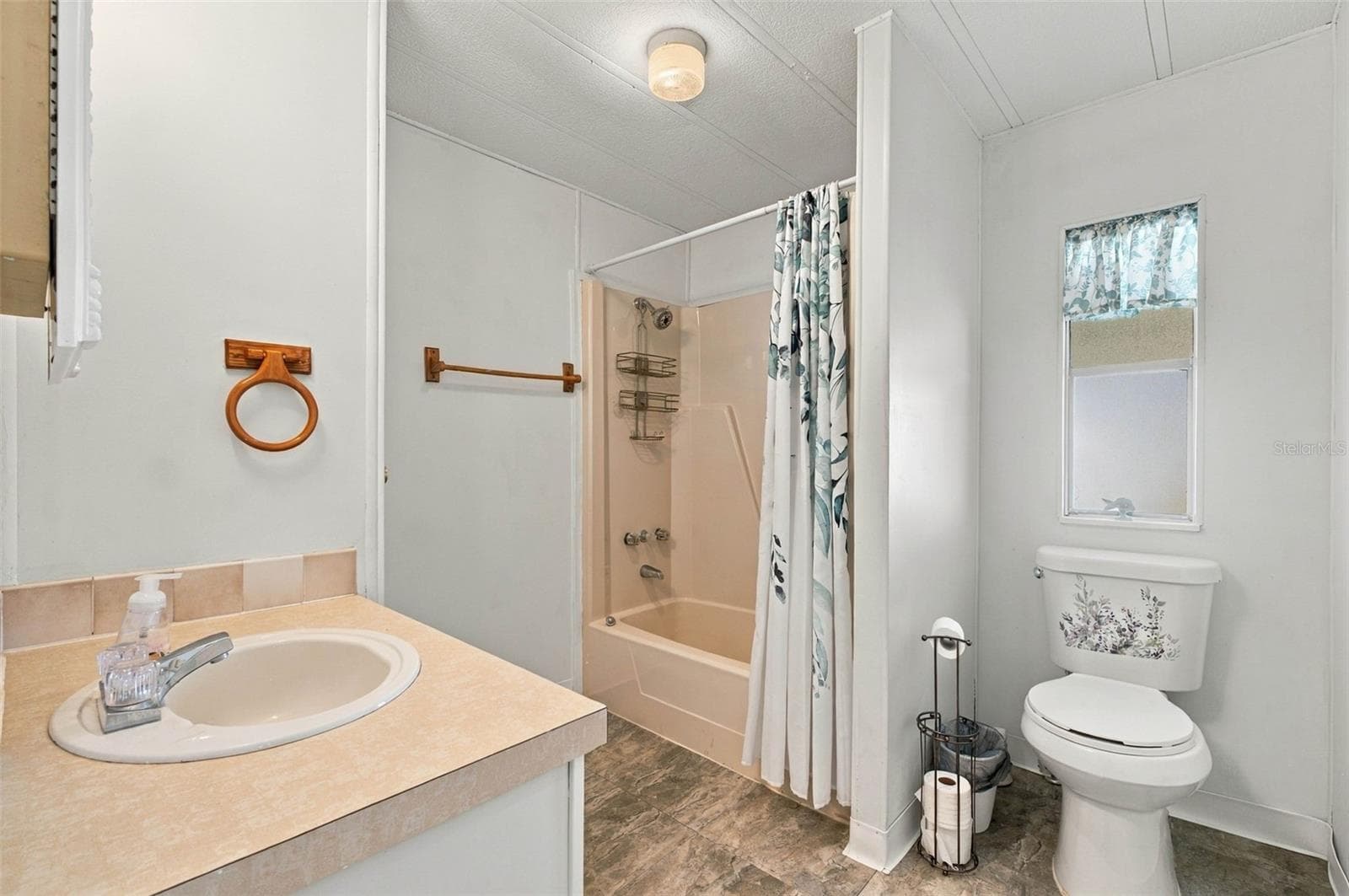 Manufactured Home at 39353 SYCAMORE LN, ZEPHYRHILLS, photo 24 of 32