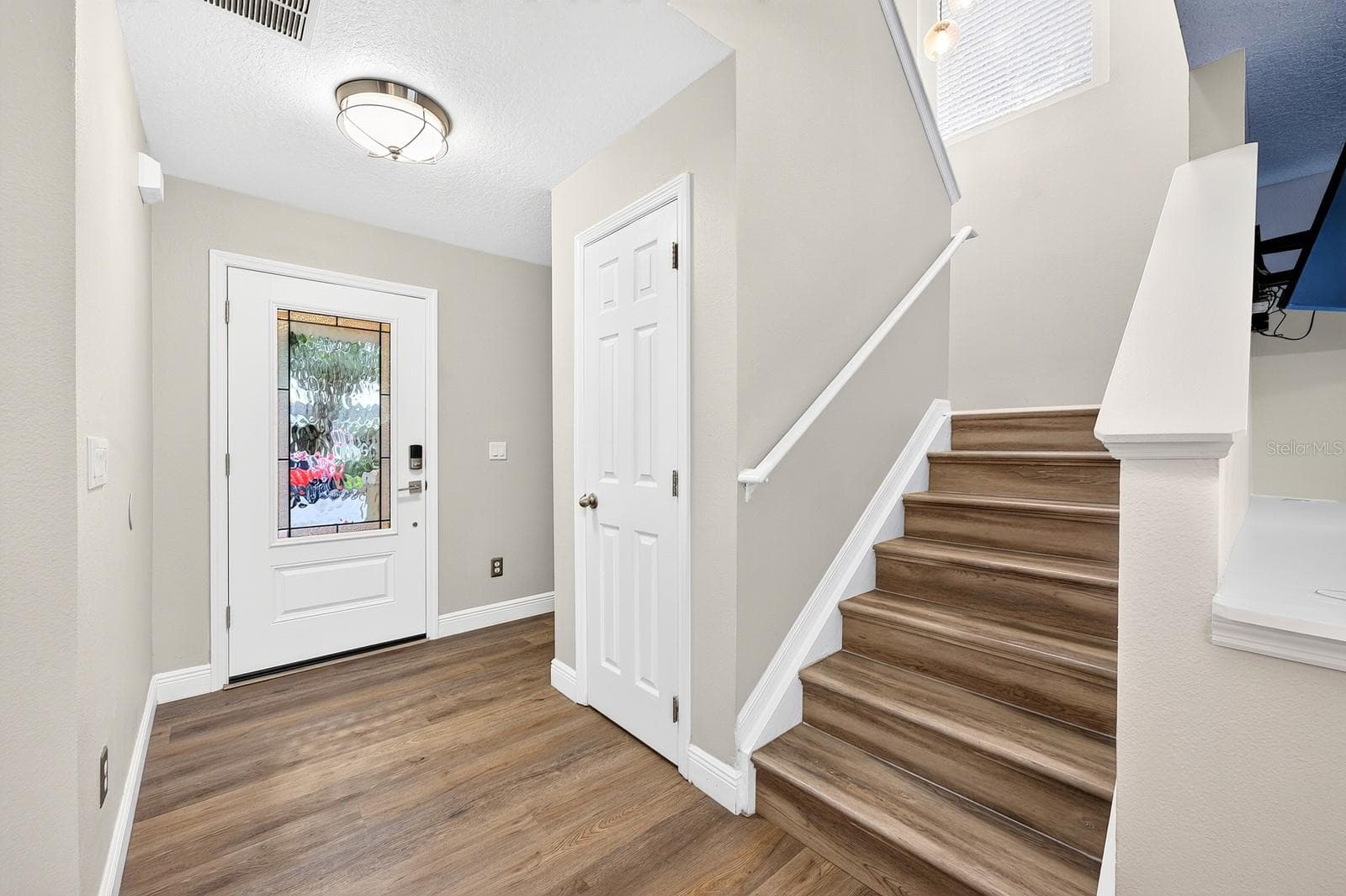 Step inside to discover an inviting open floor plan with LUXURY VINYL PLANK FLOORING throughout the main living area, flex 4th room, and FULL BATH. - 13028 AUBURN COVE LN, ORLANDO