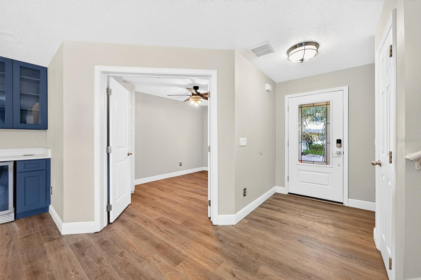 French doors open to a versatile FLEX SPACE that can serve as a FOURTH BEDROOM, home office or hobby room. - 13028 AUBURN COVE LN, ORLANDO