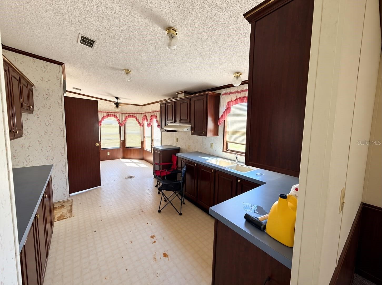 Manufactured Home at 1150 E RAY ST, HERNANDO, photo 6 of 18