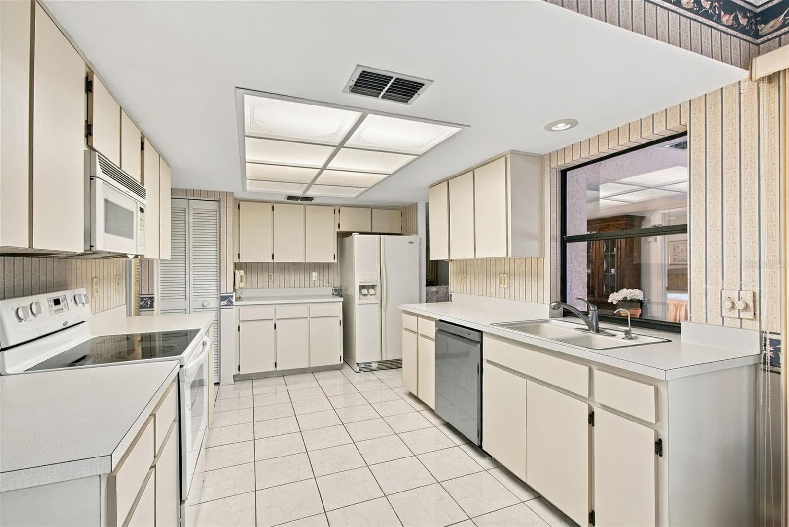 Single Family Residence at 3554 OAK LAKE DR, PALM HARBOR, photo 15 of 49