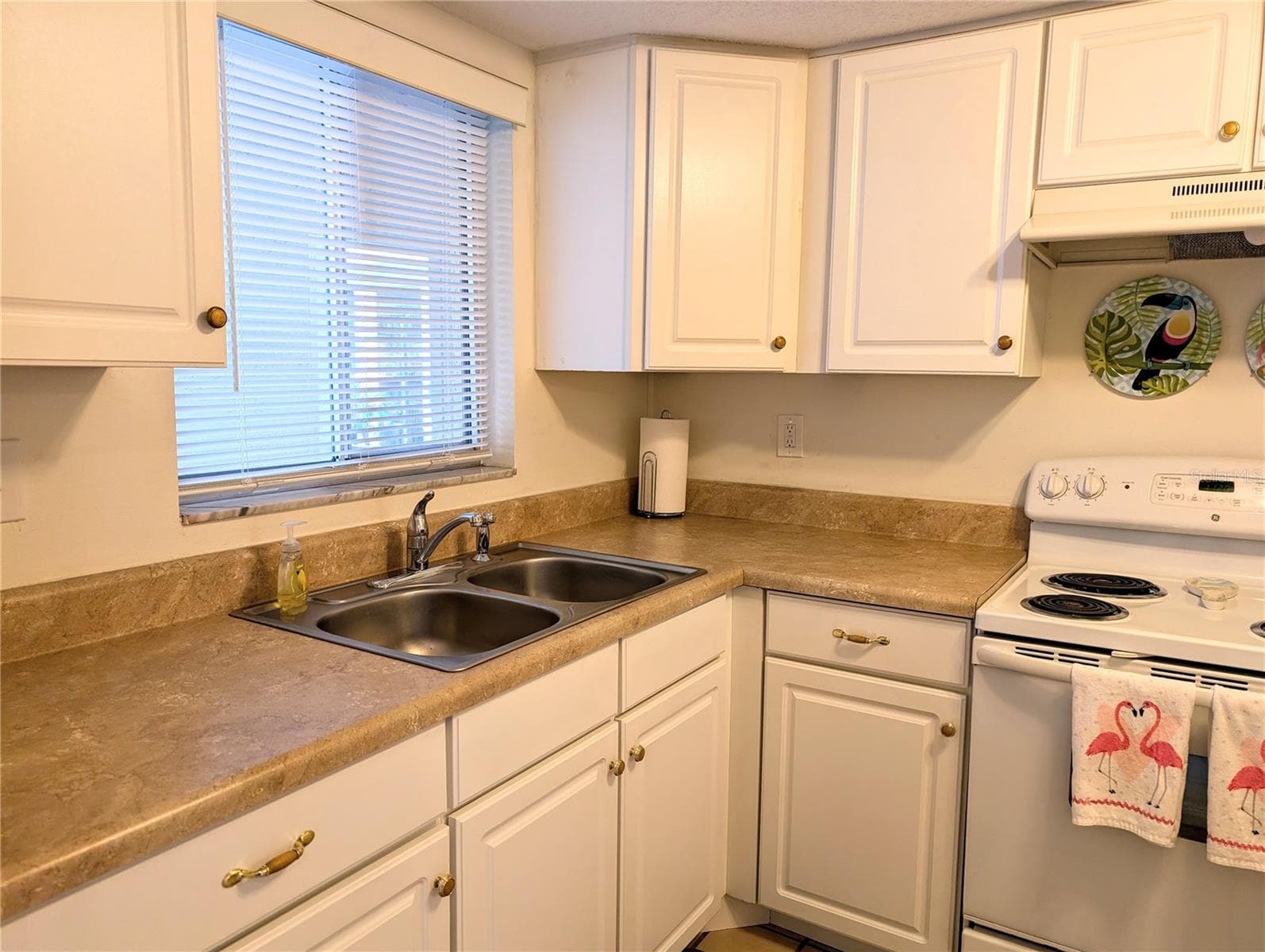 Condominium at 3779 LAKE BAYSHORE DR #H-402, BRADENTON, photo 5 of 48