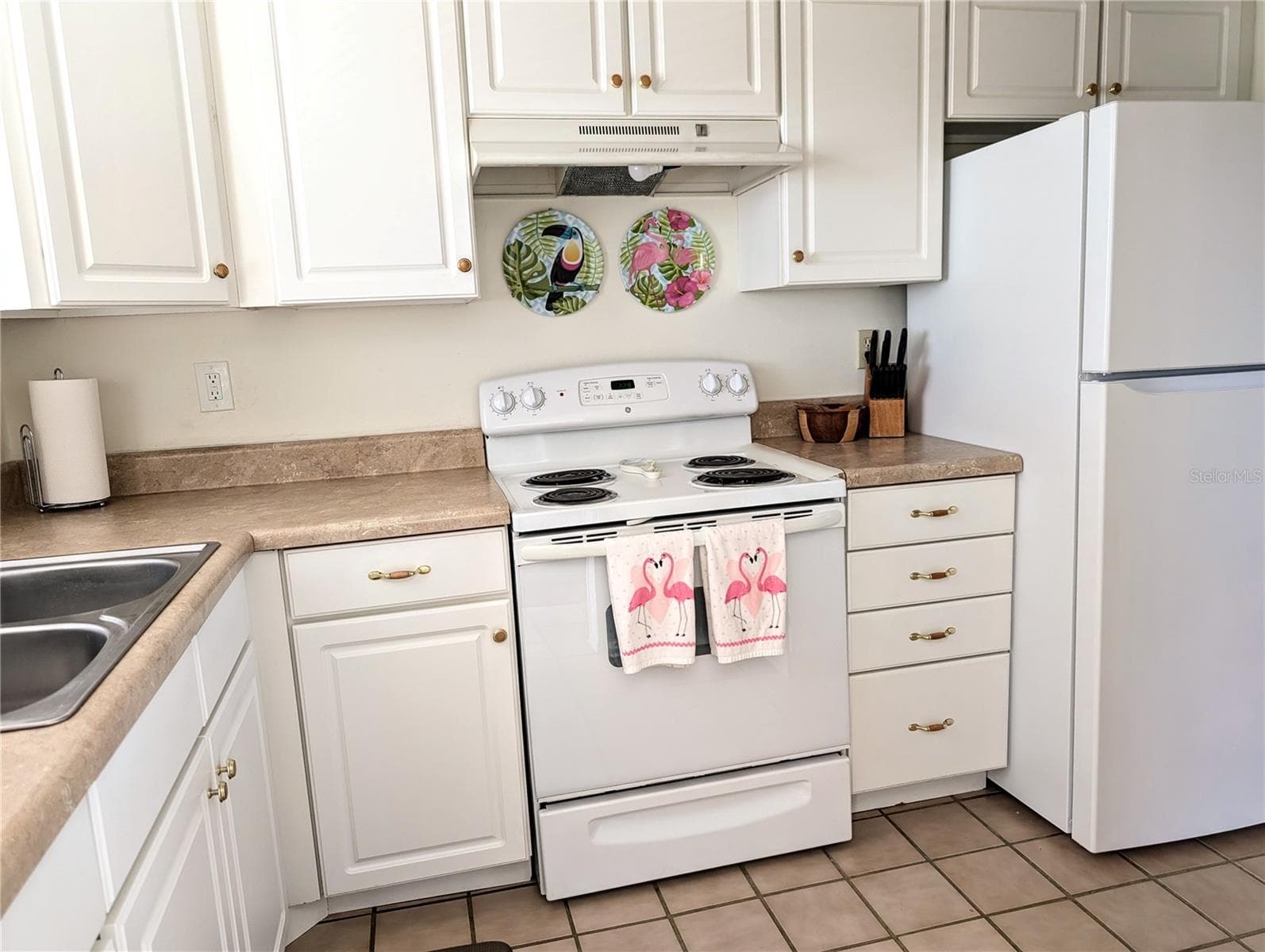 Condominium at 3779 LAKE BAYSHORE DR #H-402, BRADENTON, photo 6 of 48