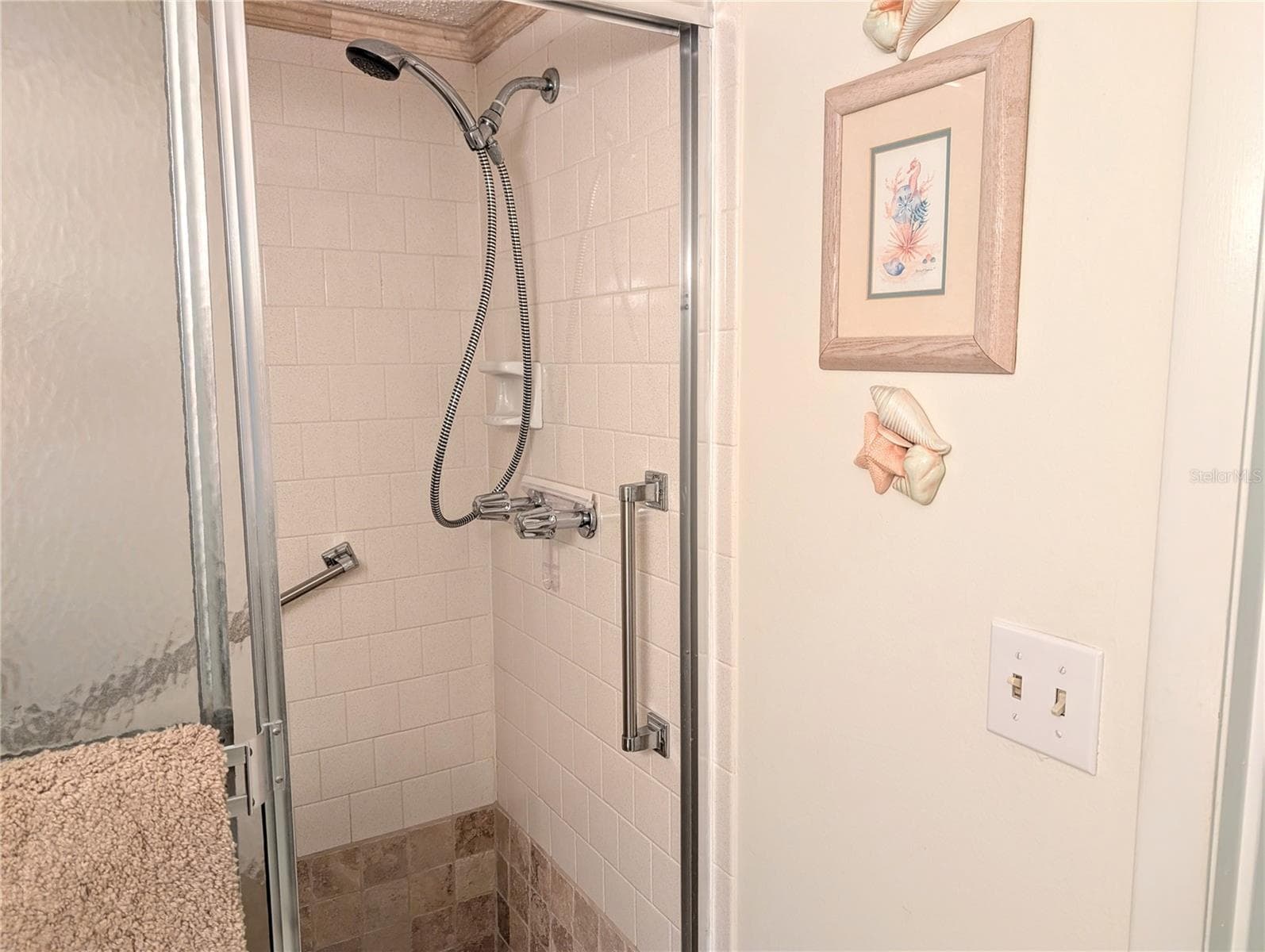 Shower - 3779 LAKE BAYSHORE DR #H-402, BRADENTON