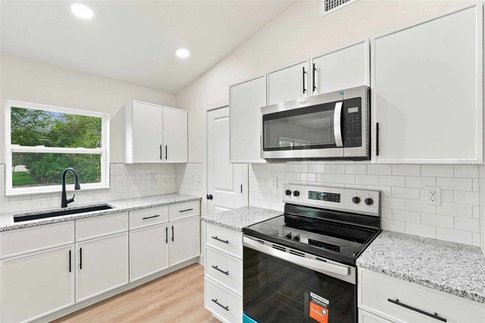 Single Family Residence at 6902 SW SW MIAMI AVE, ARCADIA, photo 5 of 31