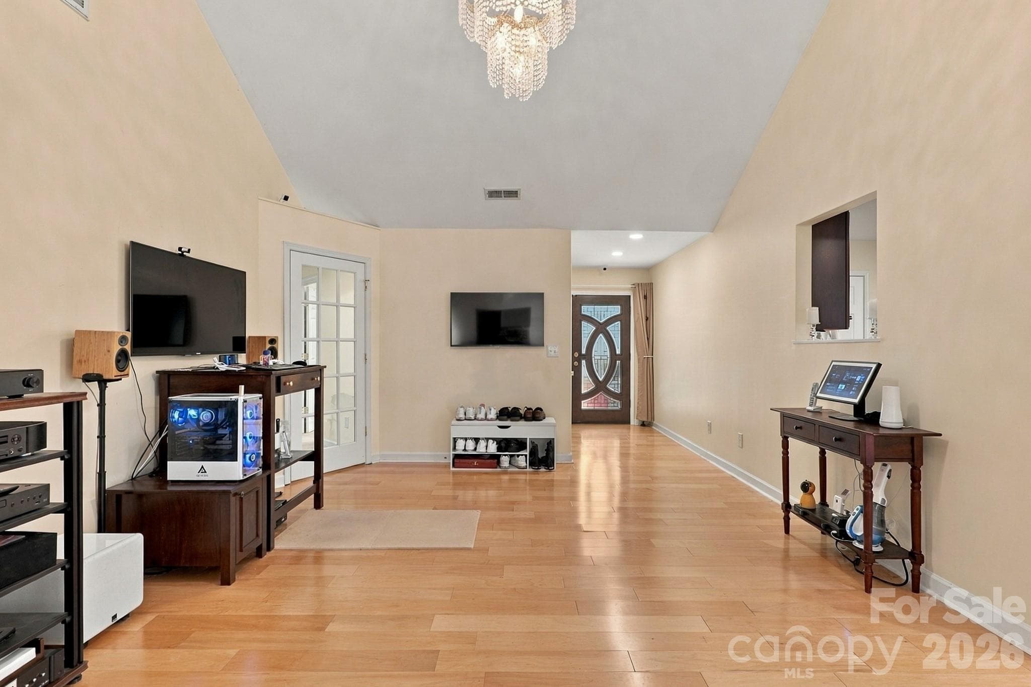 Single Family Residence at 7917 Pebbleridge Drive, Charlotte, photo 7 of 37