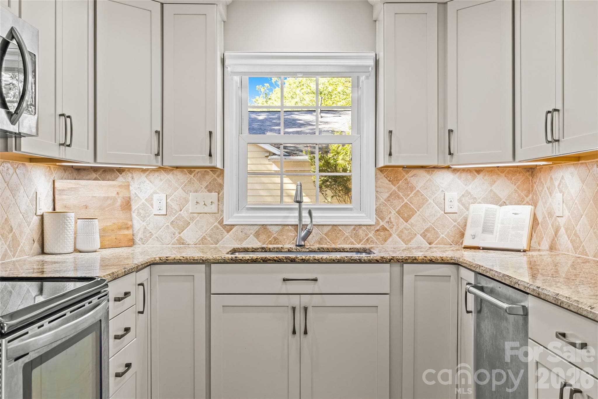 Single Family Residence at 2434 Dryden Lane, Charlotte, photo 15 of 32
