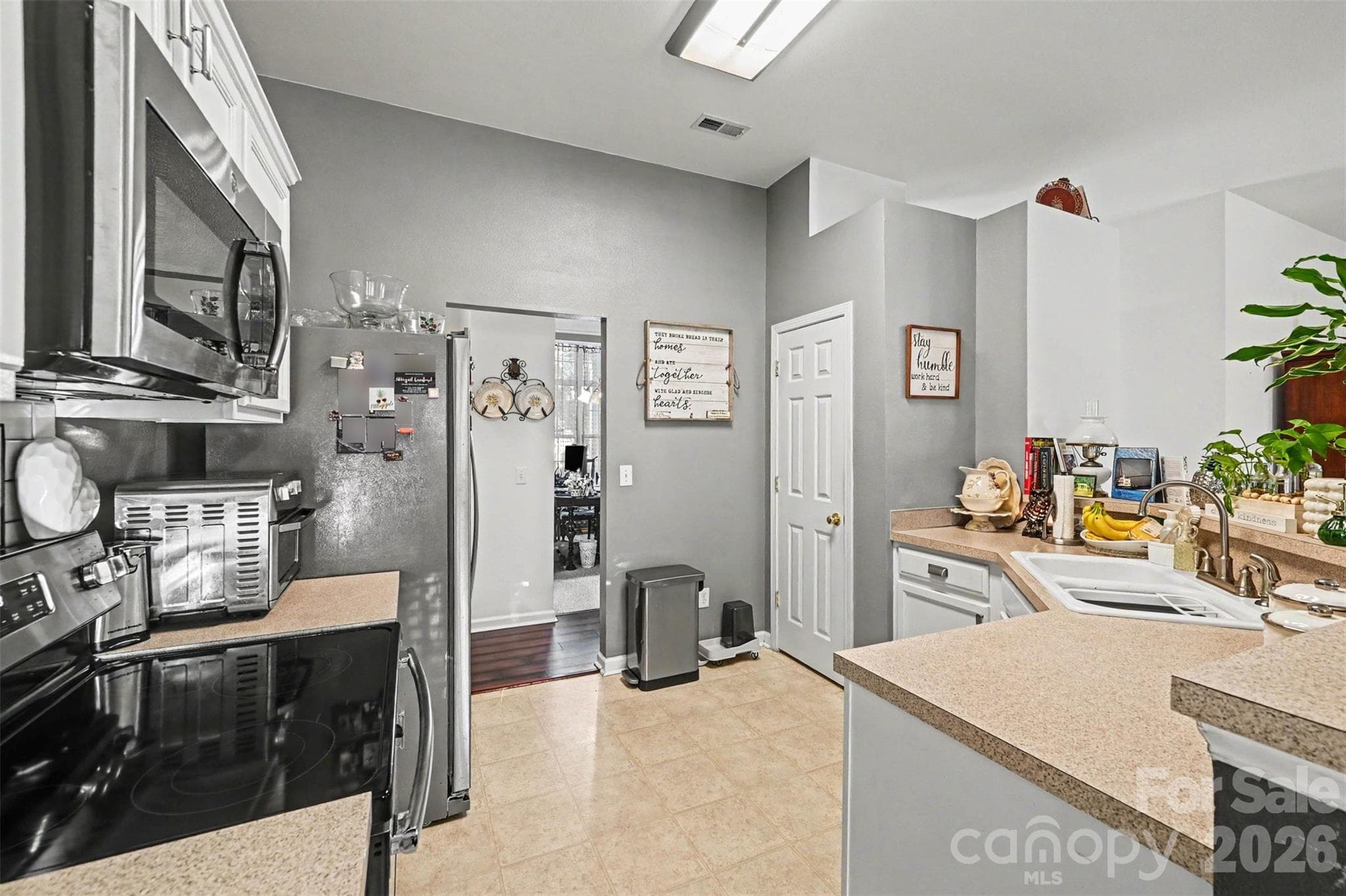 Single Family Residence at 16023 Circlegreen Drive, Charlotte, photo 14 of 28