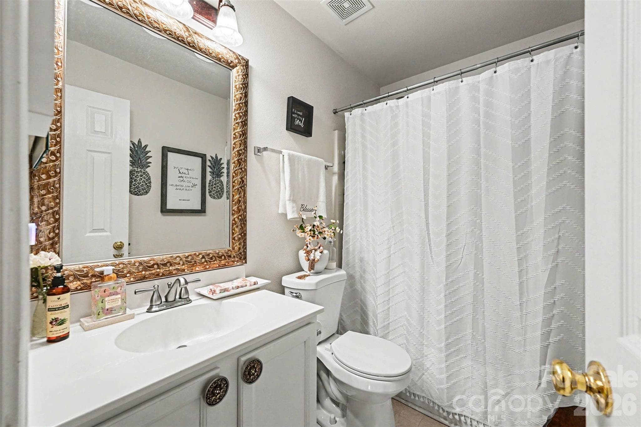 Single Family Residence at 16023 Circlegreen Drive, Charlotte, photo 15 of 28
