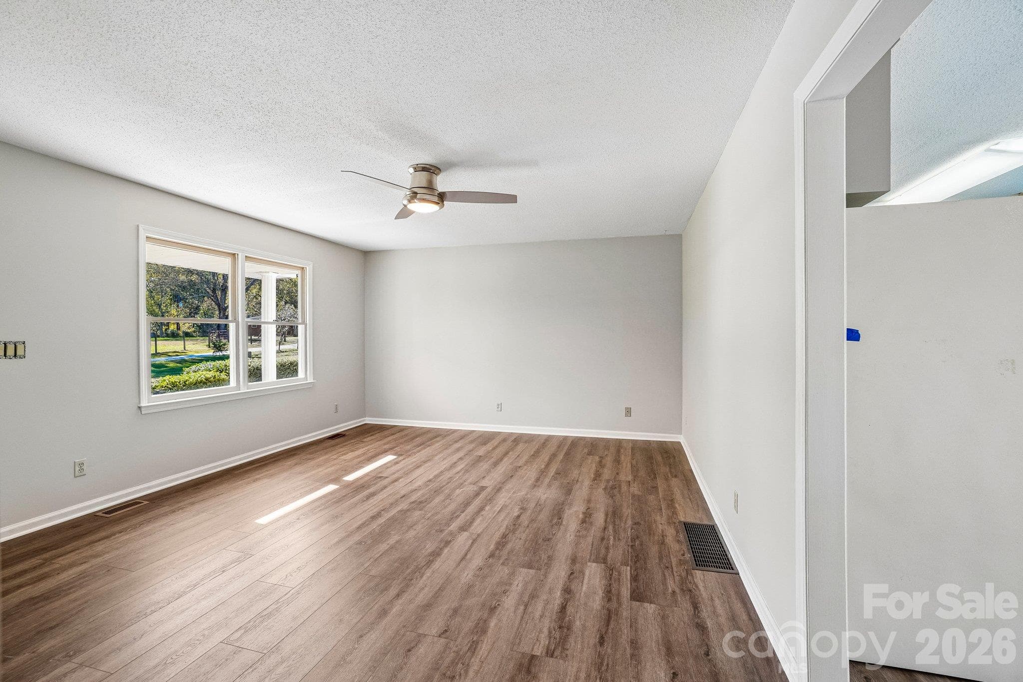 Single Family Residence at 35 Lisam Way, Etowah, photo 6 of 33