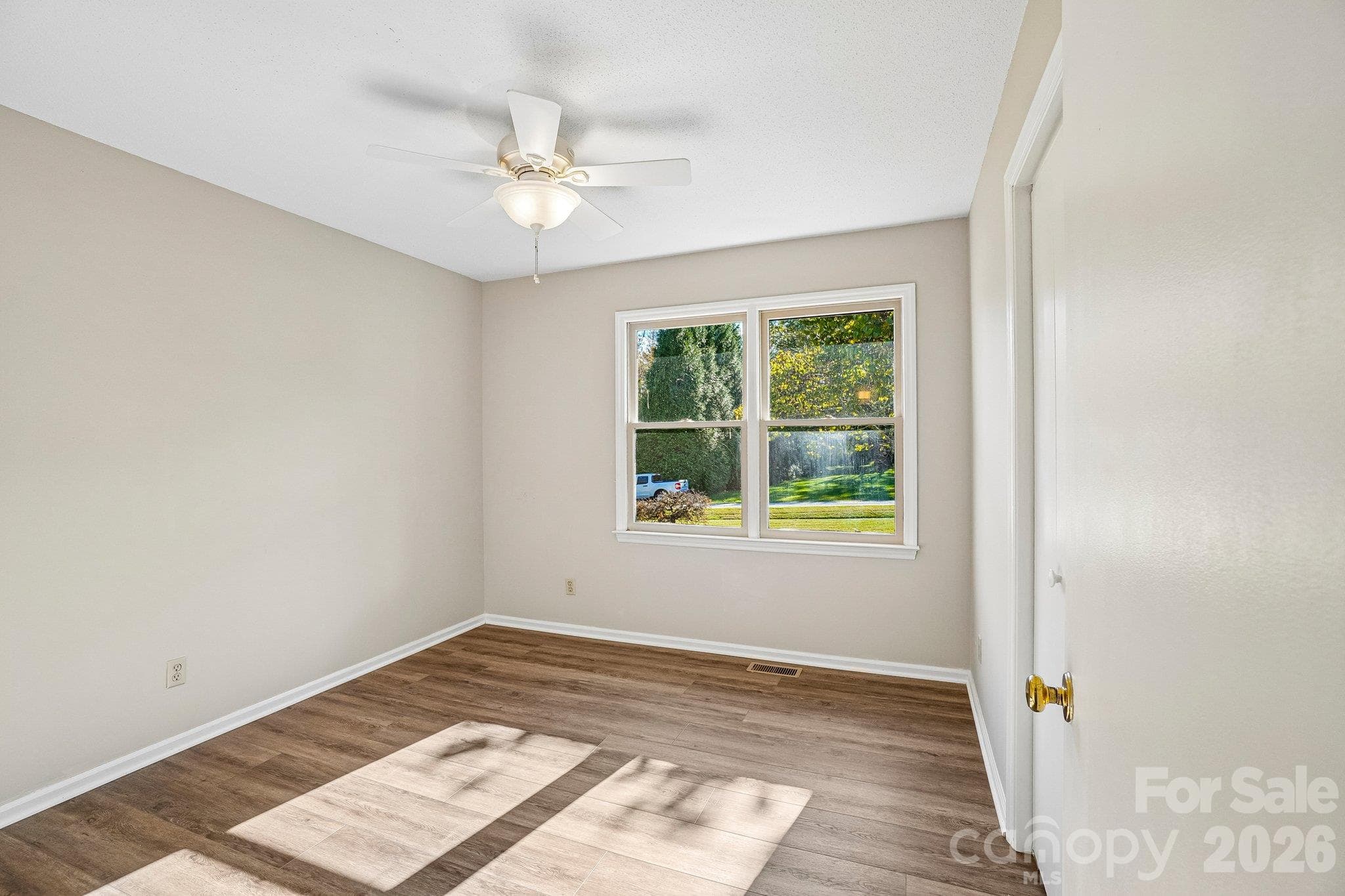 Single Family Residence at 35 Lisam Way, Etowah, photo 21 of 33