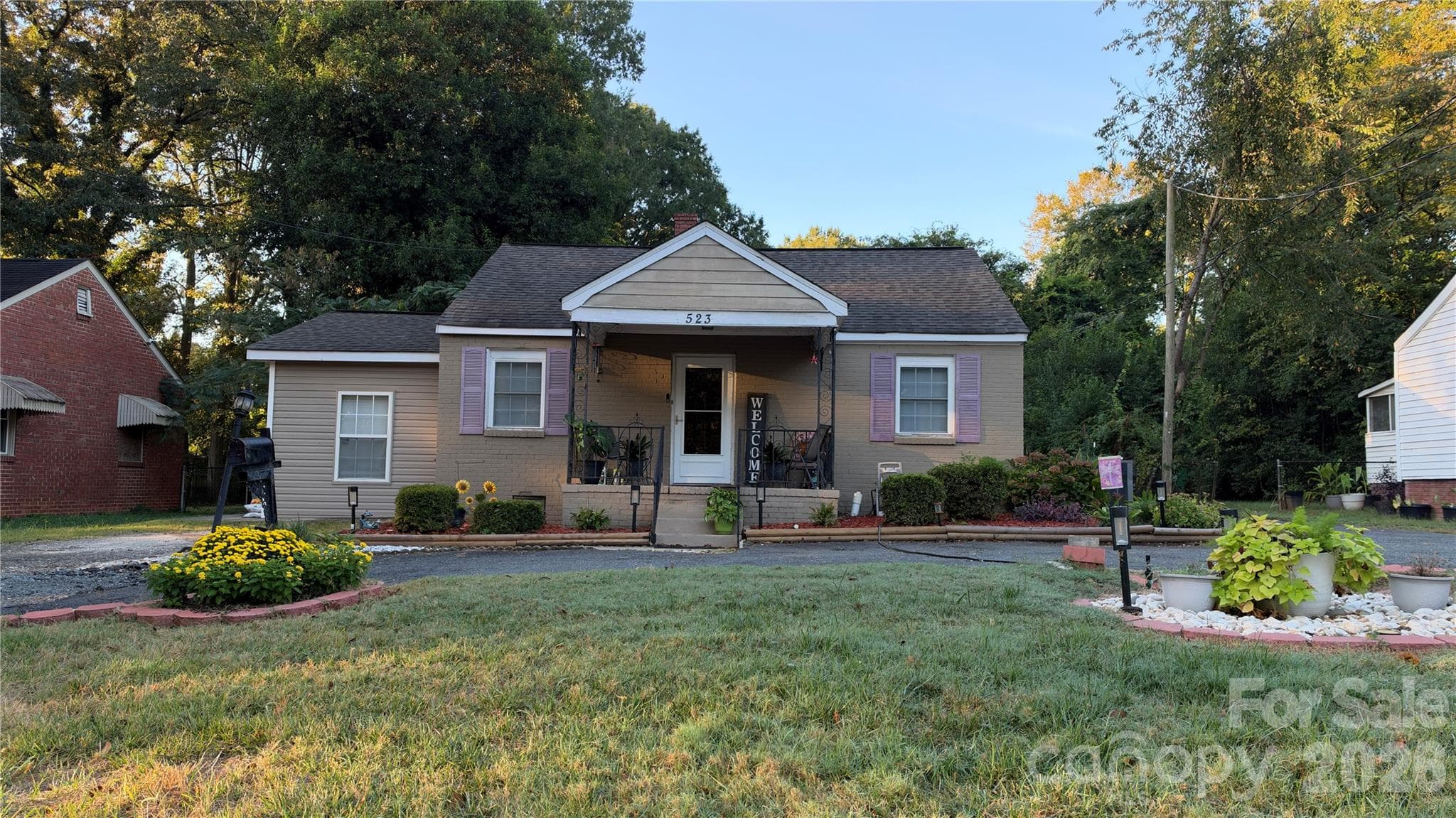 Single Family Residence at 523 W 28th Street, Charlotte, photo 3 of 22