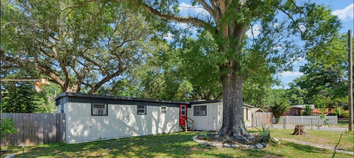 Mobile Home at 4106 WEDGEMERE DR, TAMPA, photo 2 of 50