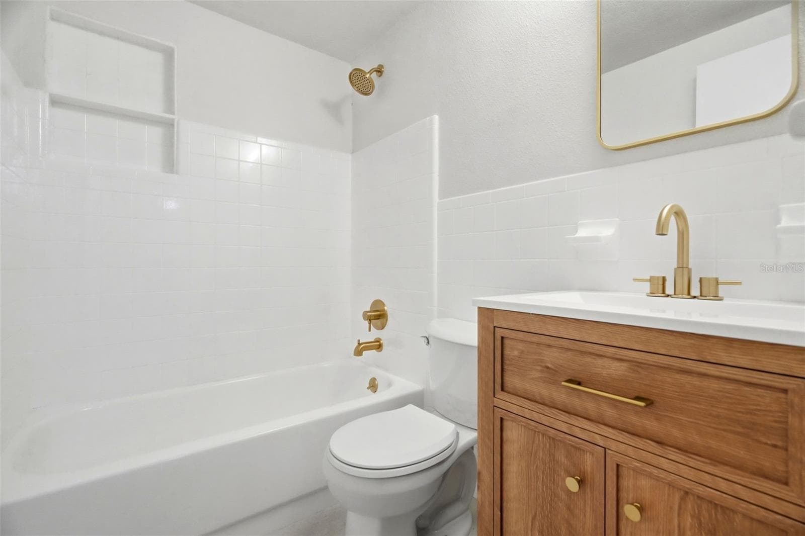 Common Bathroom - 7909 49TH AVE N, ST PETERSBURG